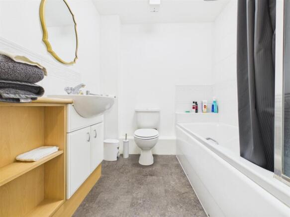 2 bed Flat for sale Image 8
