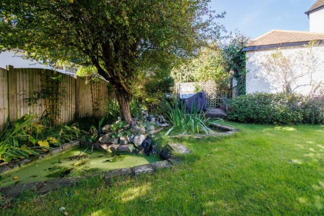 REAR GARDEN pic 3