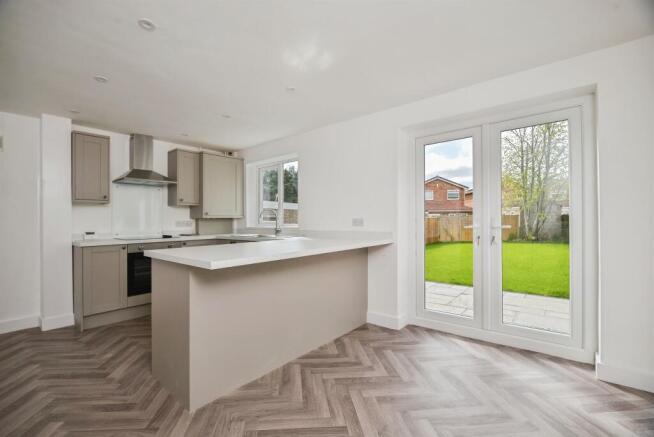 3 bed Semi-Detached for sale Image 6