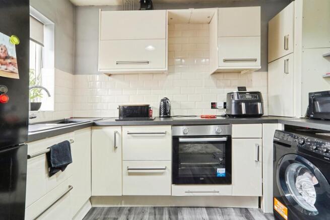 2 bed Apartment for sale Image 7