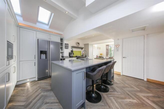 Kitchen3.jpg