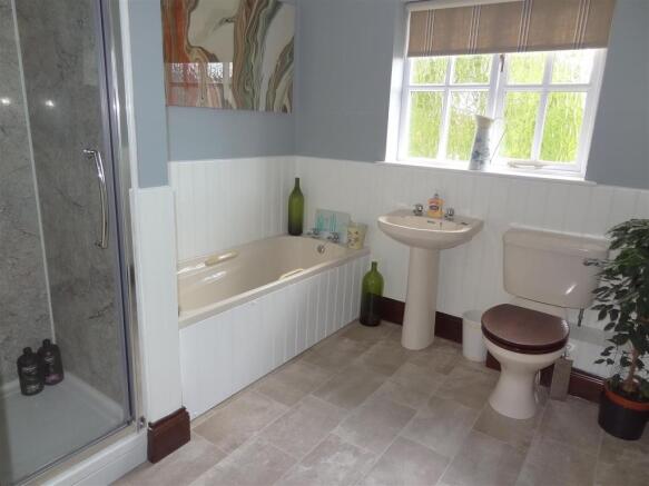 FAMILY BATHROOM