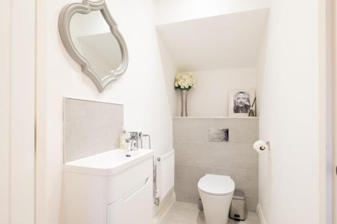 DOWNSTAIRS CLOAKROOM/WC