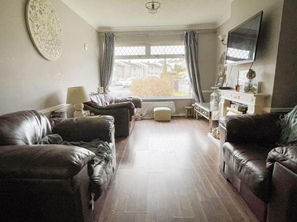 Lounge/Dining ...