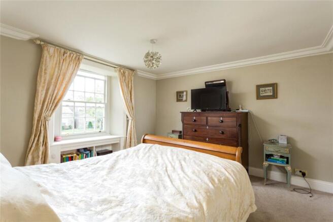 5 bed Detached for sale Image 10