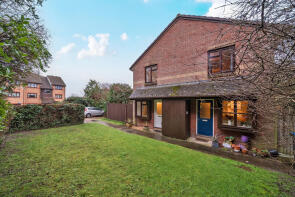 27, Escott Place, Chertsey KT16 0HA