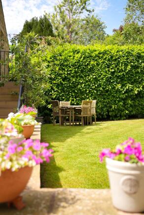 5 bed Detached for sale Image 9