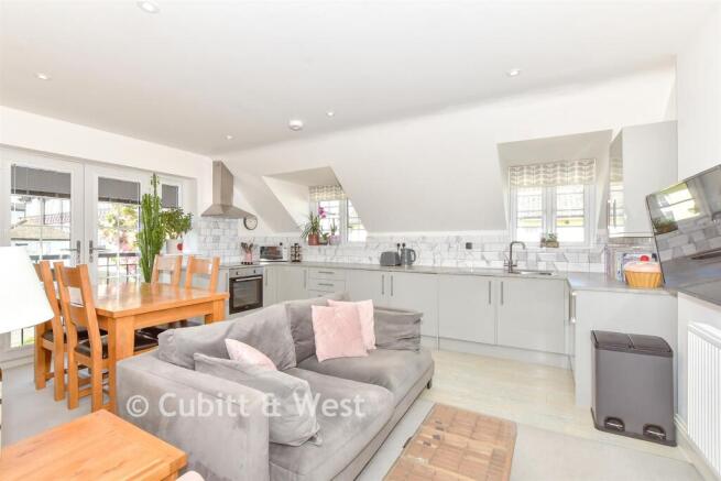 Lounge/Kitchen