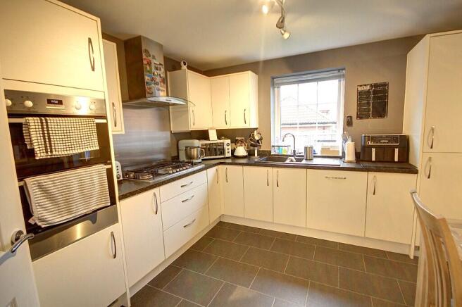 4 bed Detached for sale Image 5