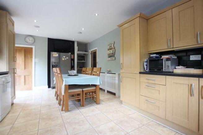 Kitchen / Dini...