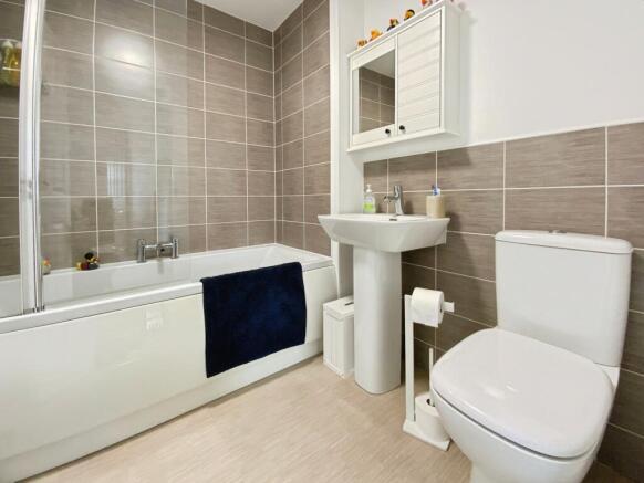 5 bed Detached for sale Image 12