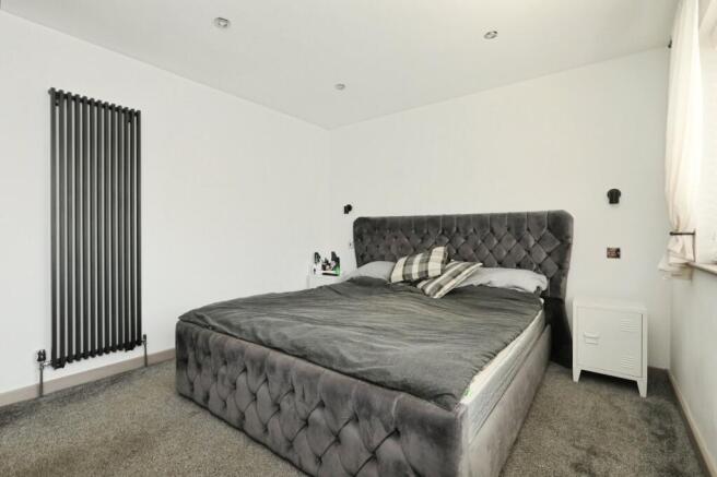 4 bed Bungalow for sale Image 11