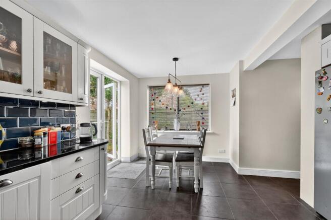 4 bed Detached for sale Image 6