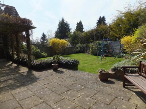 6 Copperfields Walk 
