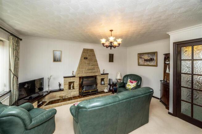 3 bed Semi-Detached for sale Image 3