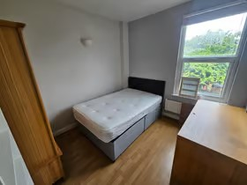 5 bed Terraced to rent Image 8