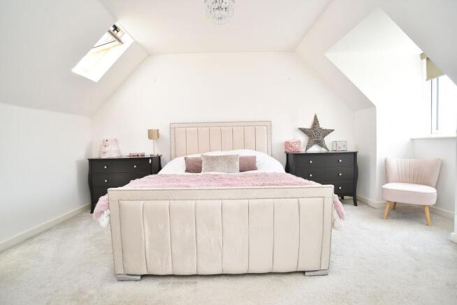 4 bed Detached to rent Image 10