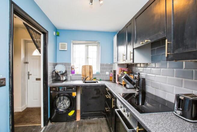3 bed Terraced for sale Image 4