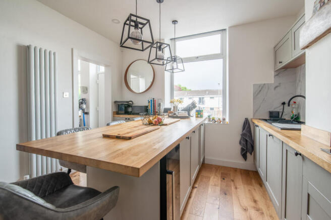 5 bed Terraced for sale Image 8