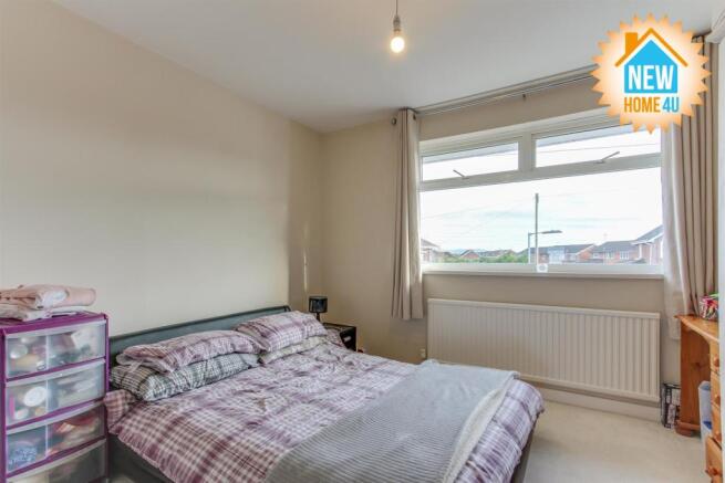 MAIN BEDROOM: