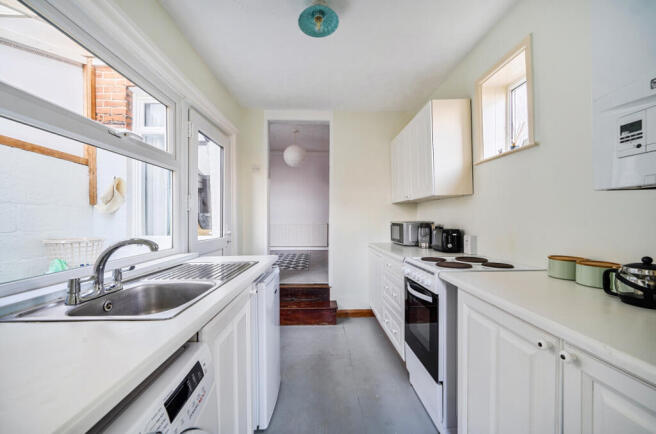 1393812-9-695d335...