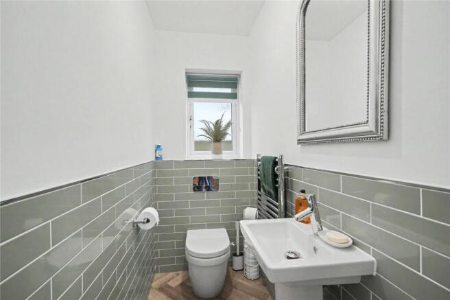 5 bed Detached for sale Image 10