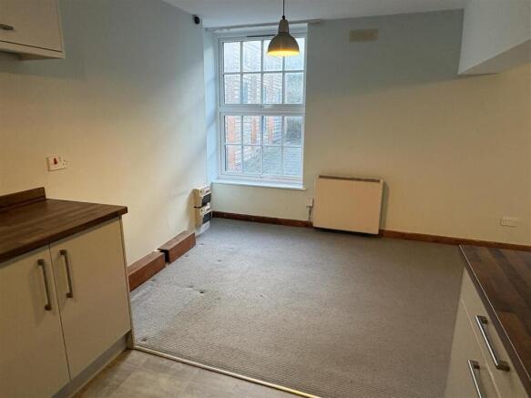 Kitchen/Dining Area