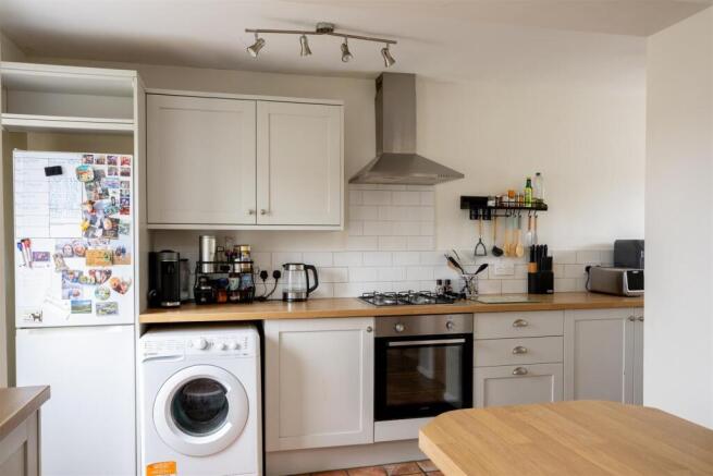 2 bed Semi-Detached for sale Image 12