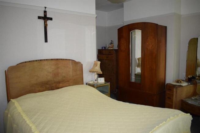 12 bedroom:sitting room.JPG