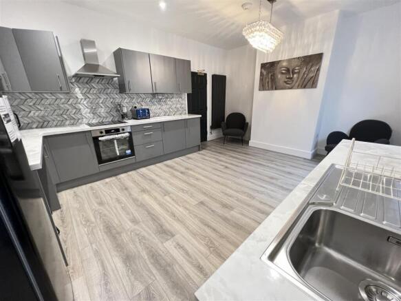 kitchen 2.JPG