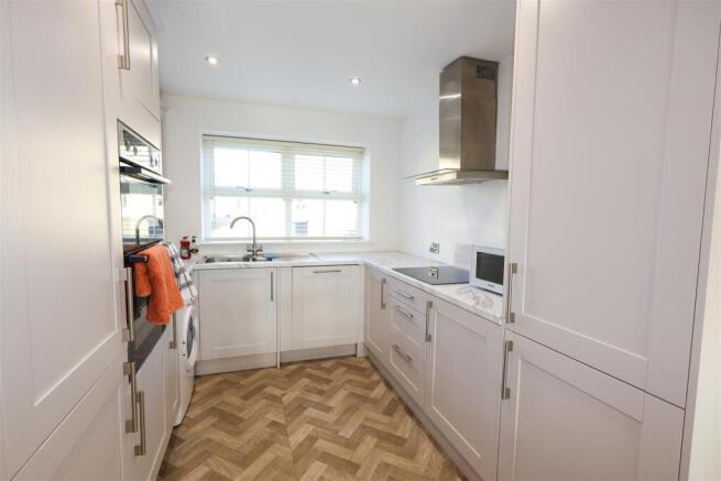 4 bed Semi-Detached for sale Image 4