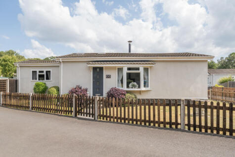 Warren Farm Home Park, Warren Lane, Pyrford, GU22