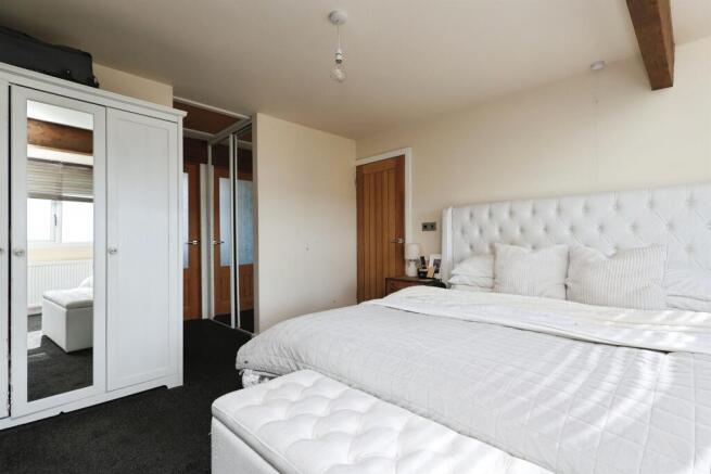 4 bed Semi-Detached for sale Image 12