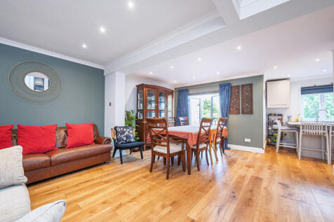 Connaught Avenue, Barnet, EN4