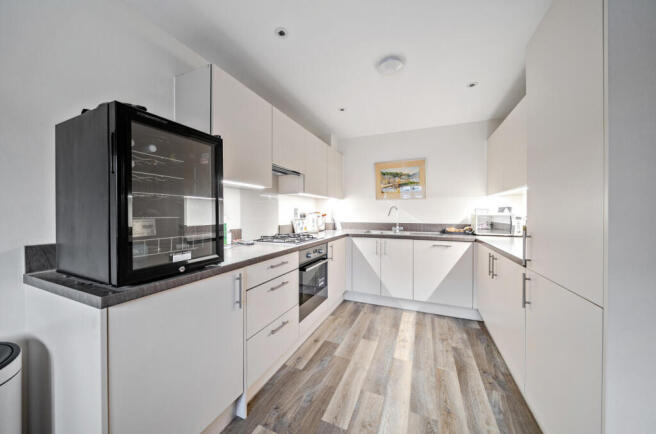 1372524-25-690207...