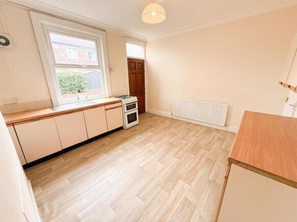 4 bed Terraced for sale Image 8