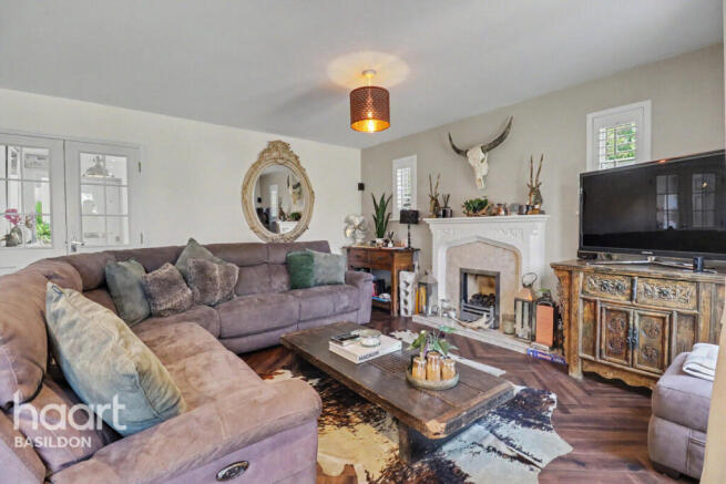 Calvinia Close, Basildon photo 4