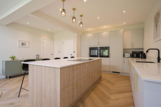 4 bed Semi-Detached for sale Image 7