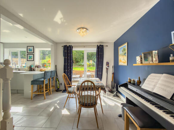 3 bed Semi-Detached for sale Image 7