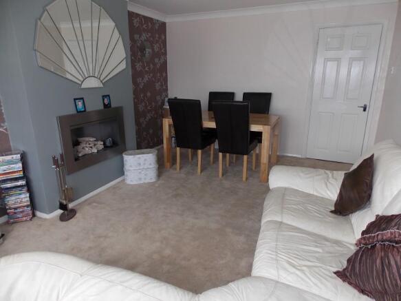 Lounge/dining rm x2