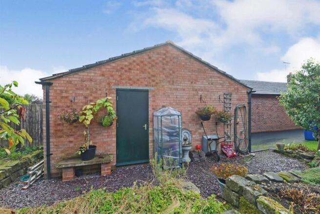 Single Detached Garage: