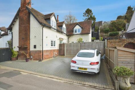Cambridge Road, Ware, SG12