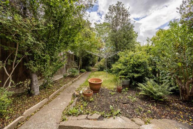 Gladding Road, E12