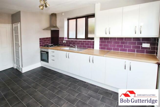 FITTED KITCHEN