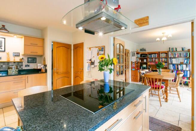 4 bed Detached for sale Image 6