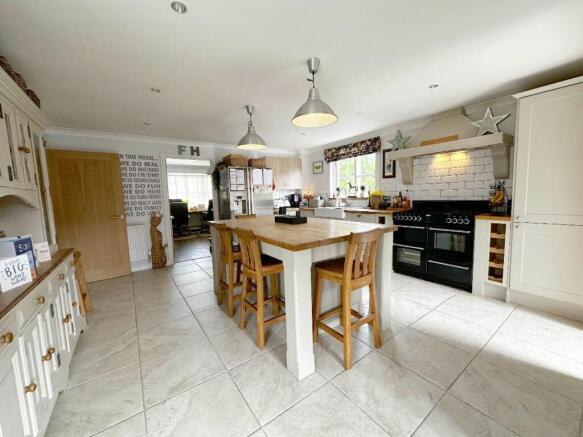 Morecroft Drive, Chase Meadow, Warwick photo 4