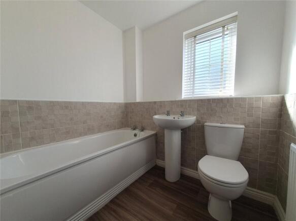 3 bed Semi-Detached to rent Image 11