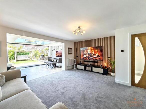 3 bed Detached for sale Image 4