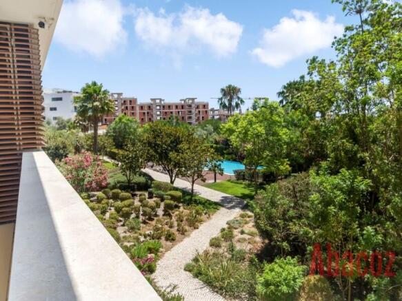 Swimming pool / garden view