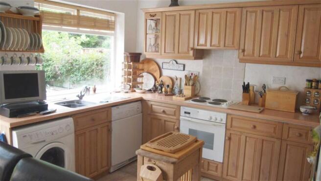 KITCHEN/DINING ROOM